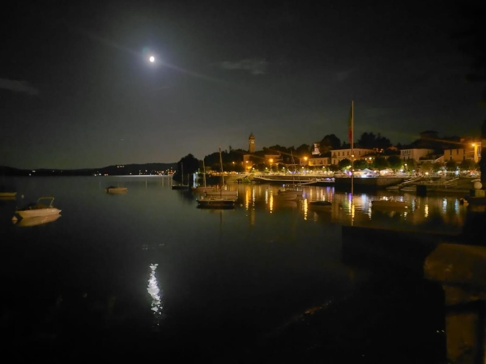 Appartamento Casa Del Lago Maggiore Lesa Esterno foto