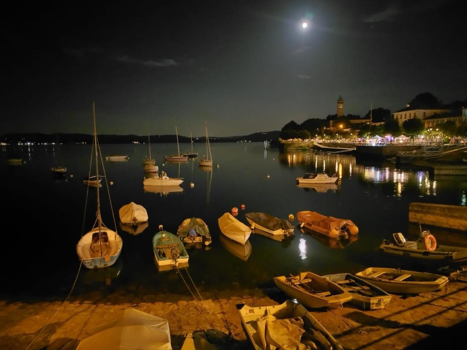 Appartamento Casa Del Lago Maggiore Lesa Esterno foto